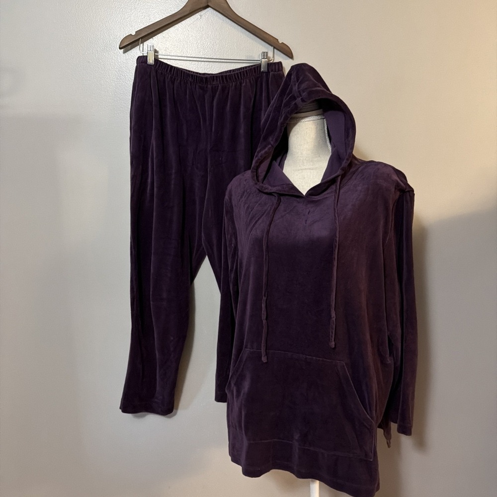 Graver Studio Purple Velour Tracksuit Large Read